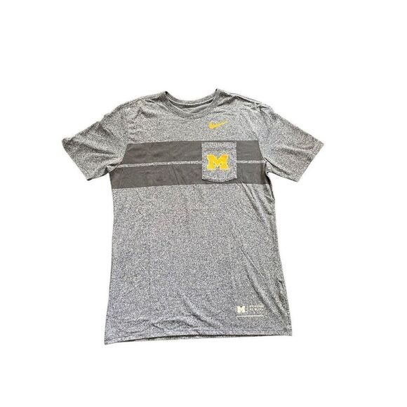 Nike U of M pocket tee - Picture 1 of 3